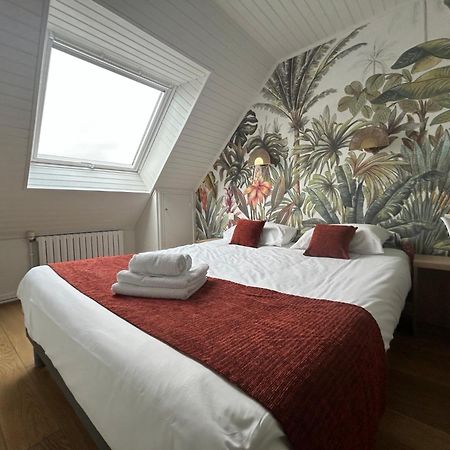Brit Hotel Des Halles Concarneau Esterno foto