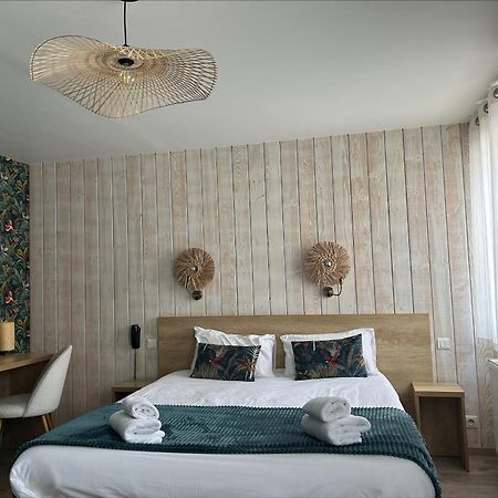 Brit Hotel Des Halles Concarneau Esterno foto