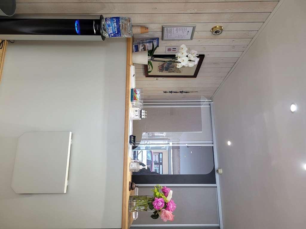 Brit Hotel Des Halles Concarneau Interno foto
