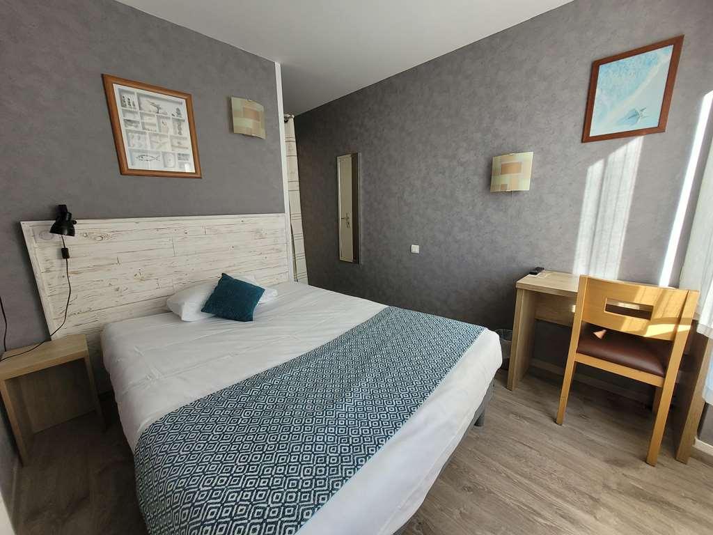 Brit Hotel Des Halles Concarneau Camera foto