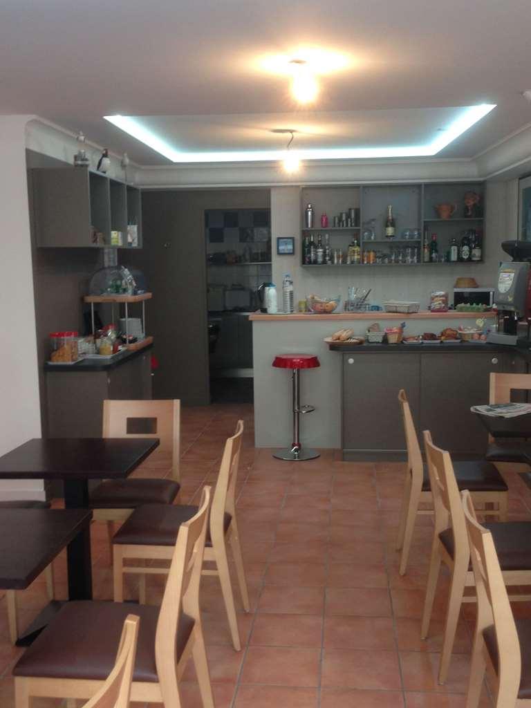 Brit Hotel Des Halles Concarneau Ristorante foto