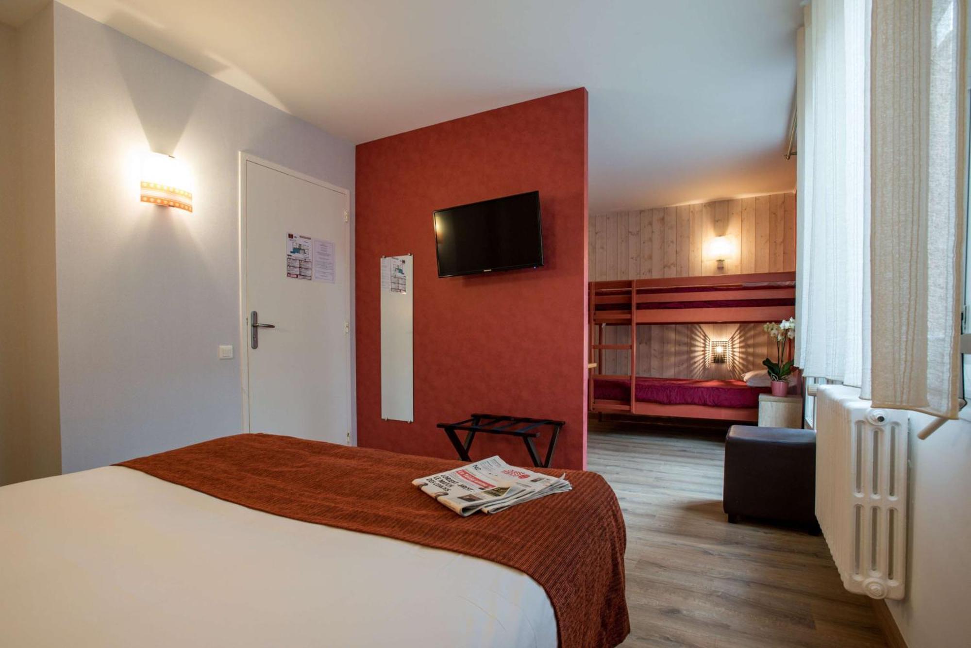 Brit Hotel Des Halles Concarneau Esterno foto