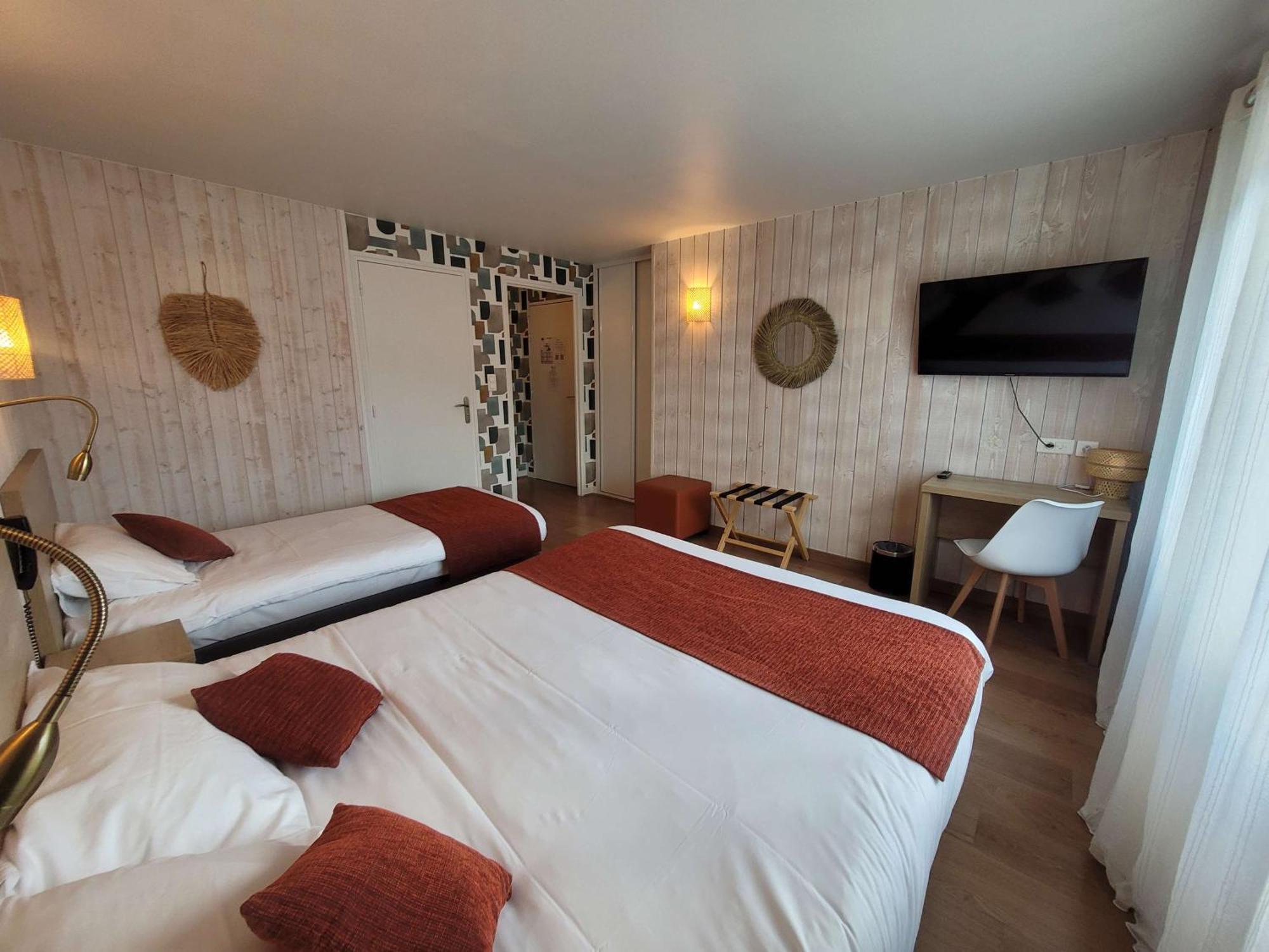 Brit Hotel Des Halles Concarneau Esterno foto