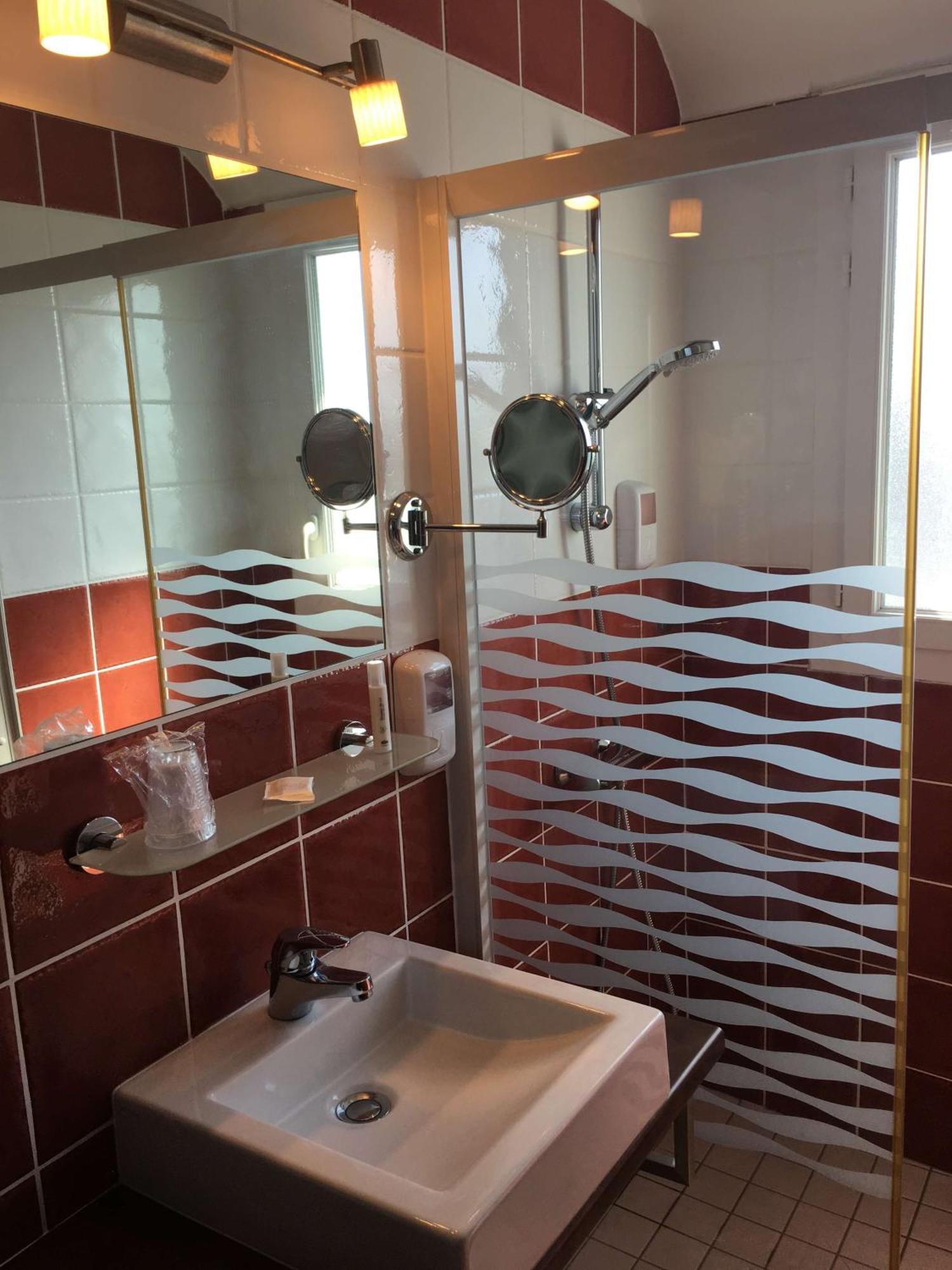 Brit Hotel Des Halles Concarneau Esterno foto