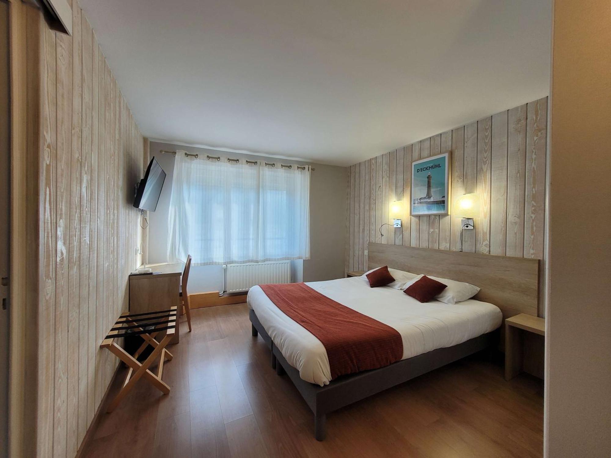 Brit Hotel Des Halles Concarneau Esterno foto
