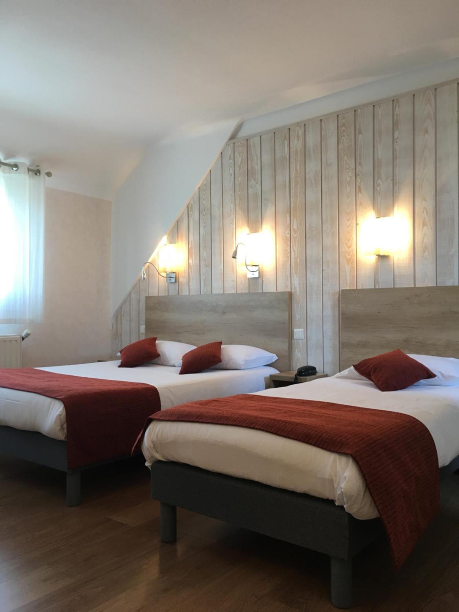 Brit Hotel Des Halles Concarneau Esterno foto