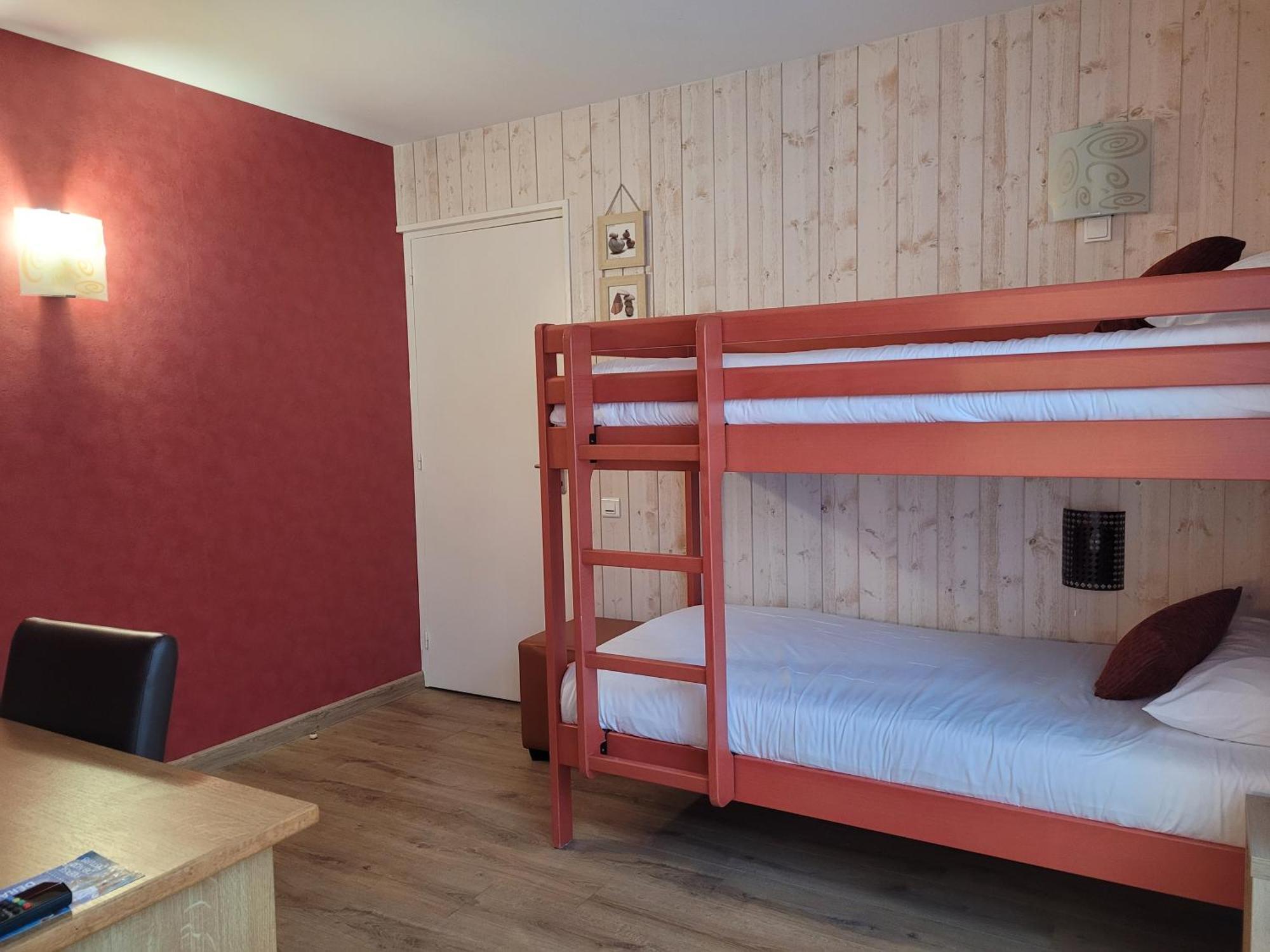 Brit Hotel Des Halles Concarneau Esterno foto