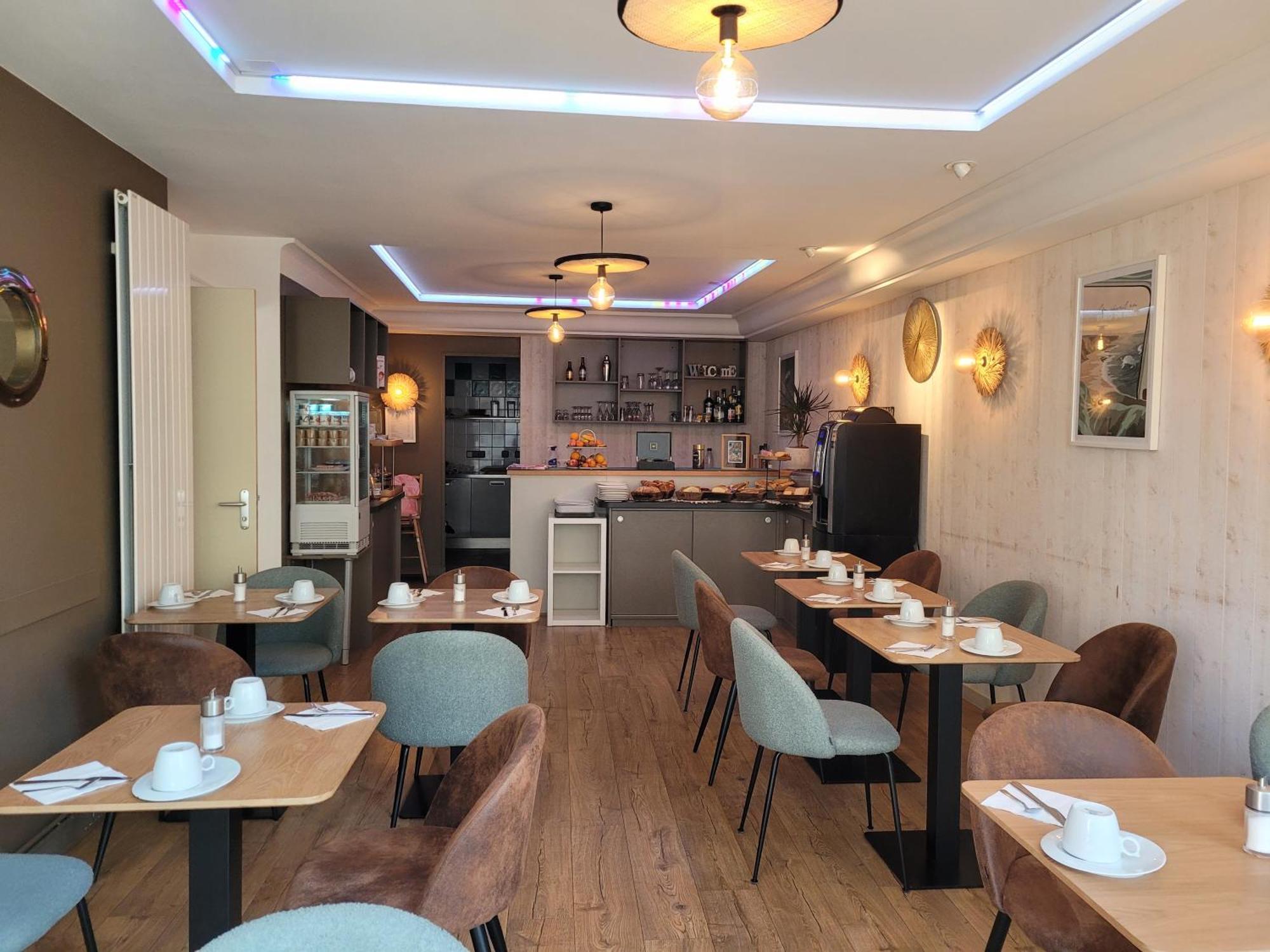 Brit Hotel Des Halles Concarneau Esterno foto