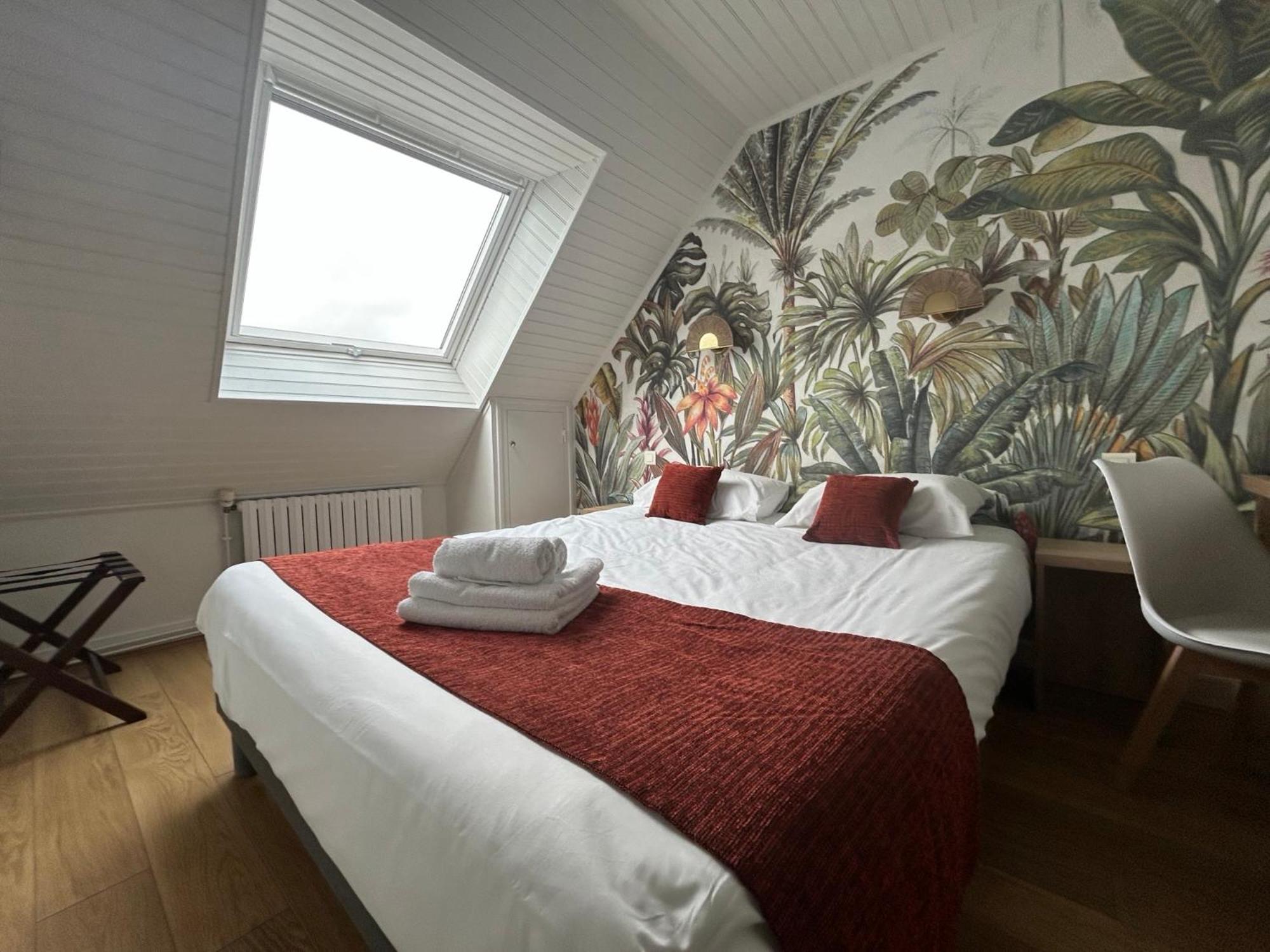 Brit Hotel Des Halles Concarneau Esterno foto