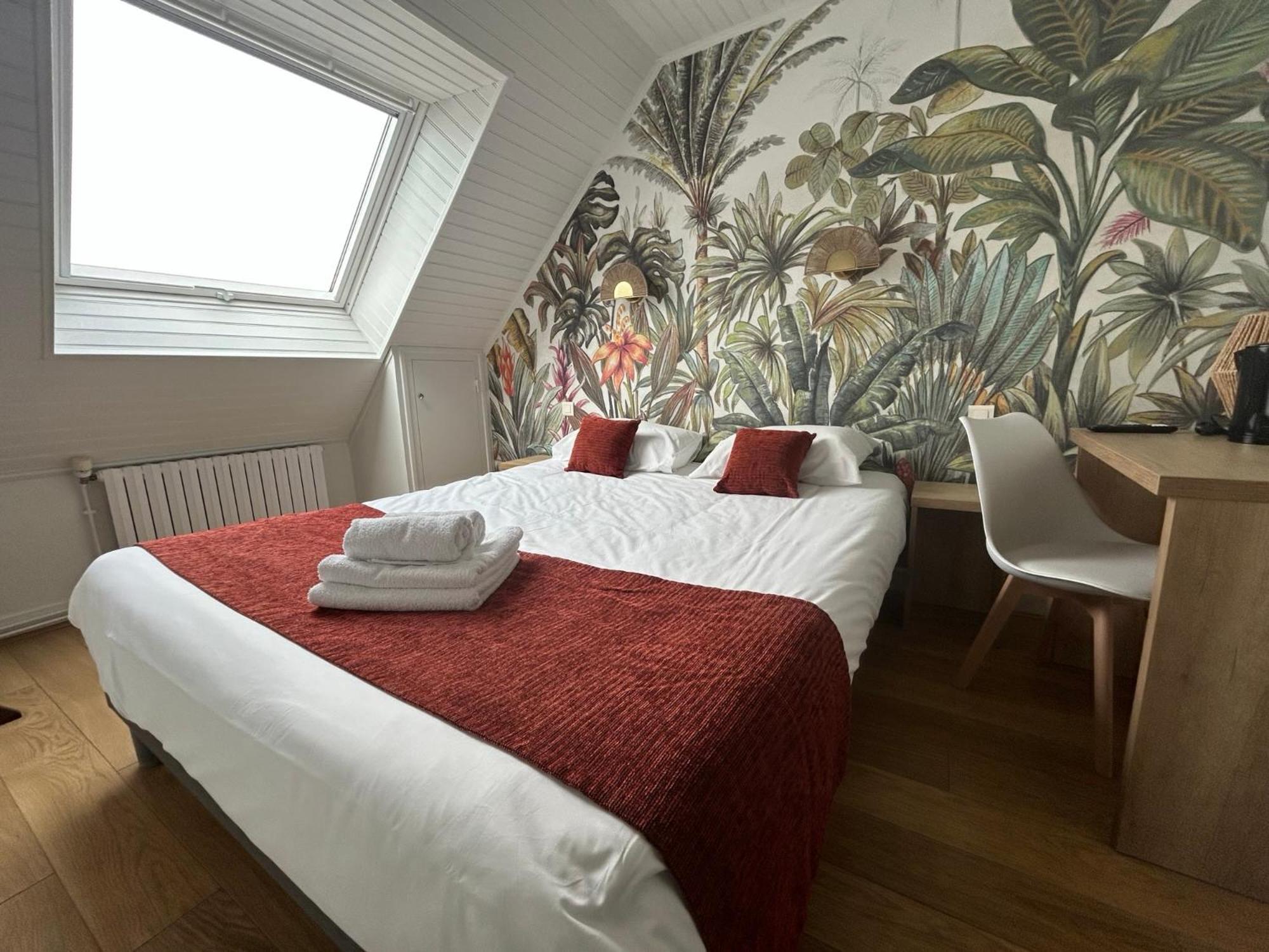 Brit Hotel Des Halles Concarneau Esterno foto