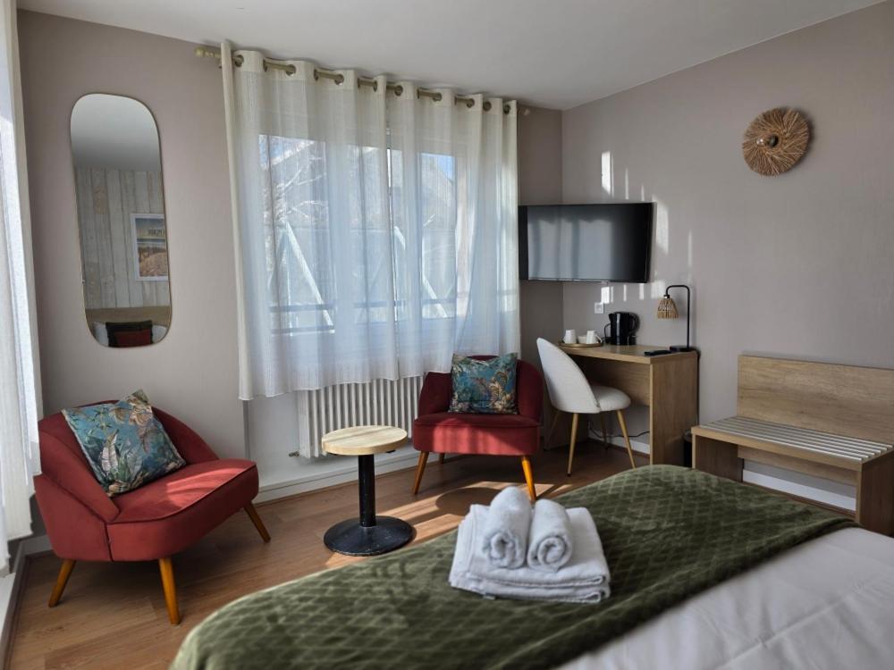 Brit Hotel Des Halles Concarneau Esterno foto