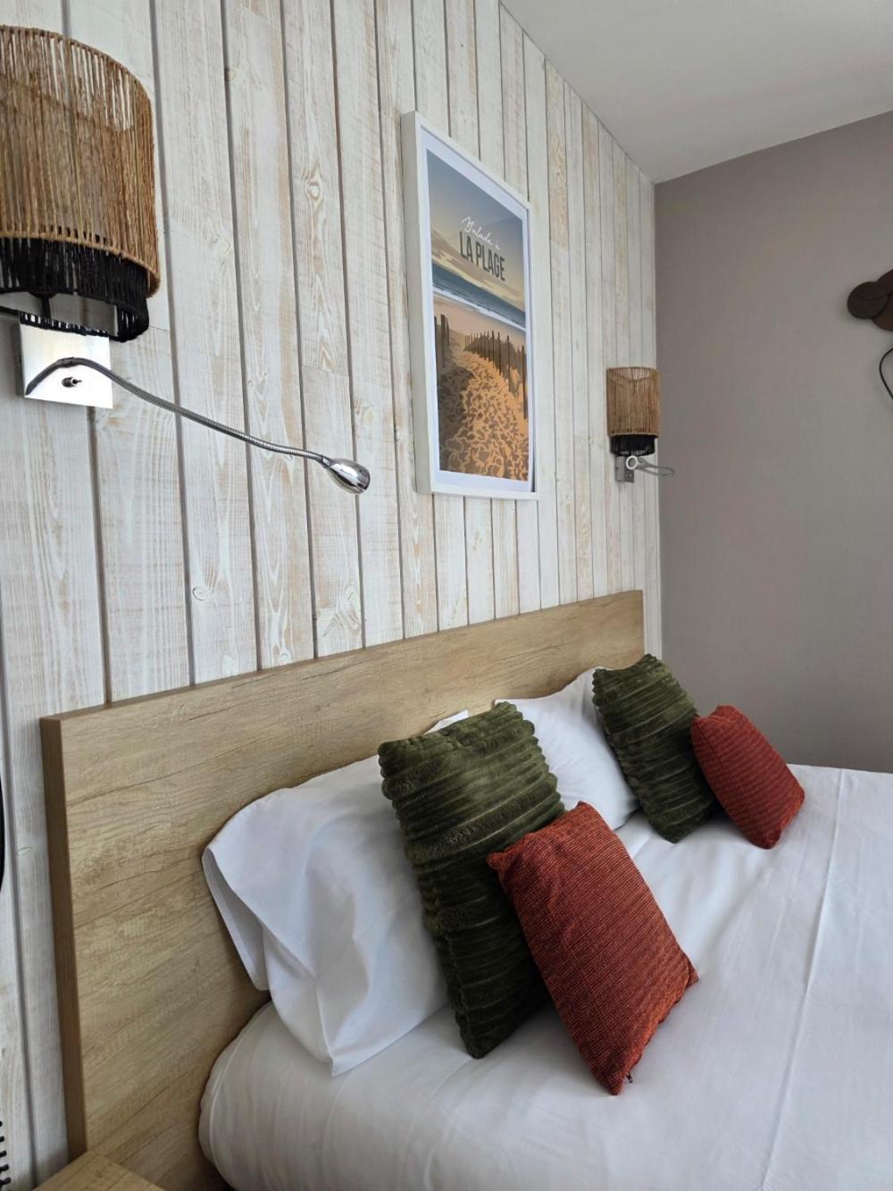 Brit Hotel Des Halles Concarneau Esterno foto