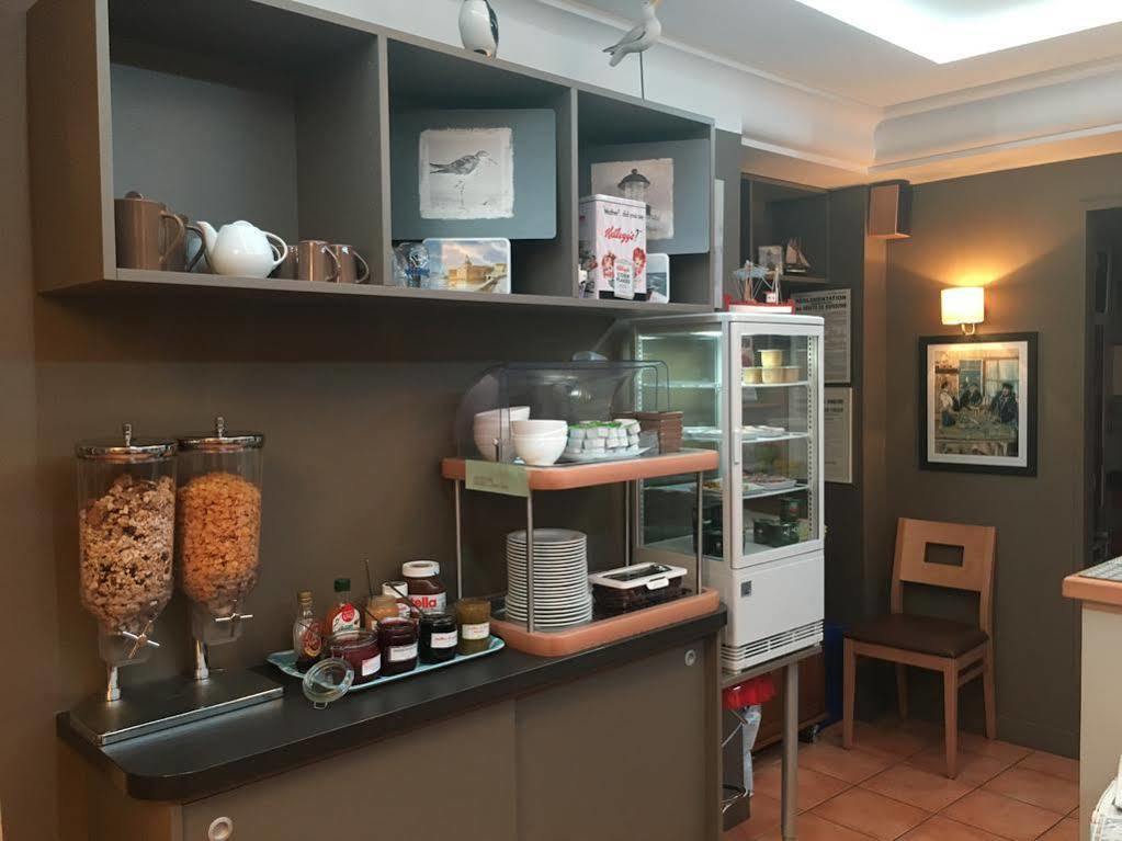 Brit Hotel Des Halles Concarneau Esterno foto