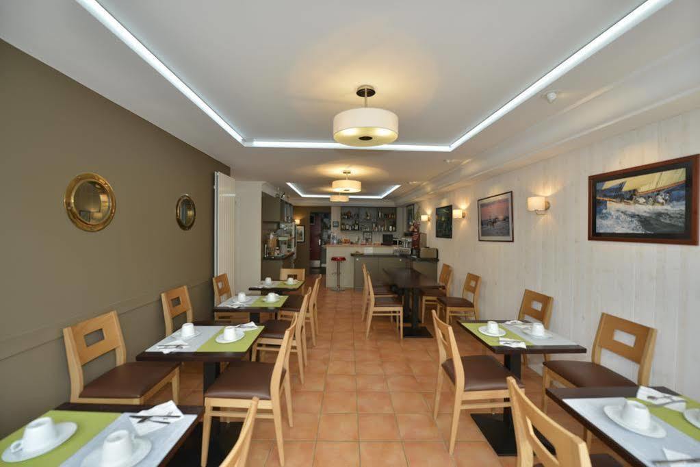 Brit Hotel Des Halles Concarneau Esterno foto